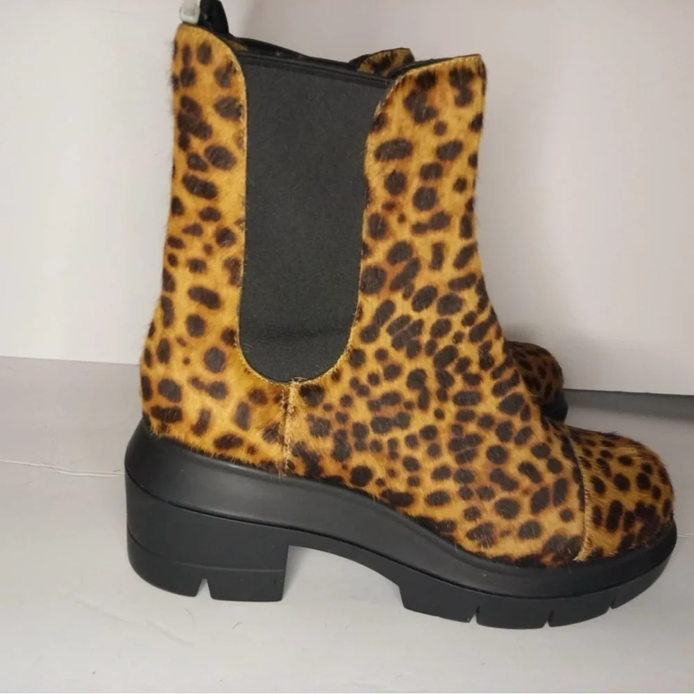 STUART WEITZMAN NWOT Designer Leopard Print Norah Riff Luxury Chelsea boots
